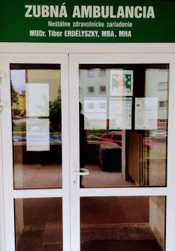 Fotografia miesta 2 od NZZ,MUDr.Tibor Erdélyszky, stomatológ