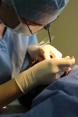 Fotografia miesta 7 od Folliclinic, s.r.o. – špecializované zdravotnícke zariadenie na transplantácie vlasov DHI metódou - MUDr. Roland Kelemen