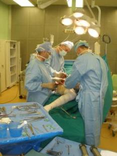 Pacientom s rakovinou vedia lekári nahradiť časť panvy implantátom