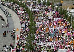 Tisíce zamestnancov zdravotníctva demonštrujú v Berlíne