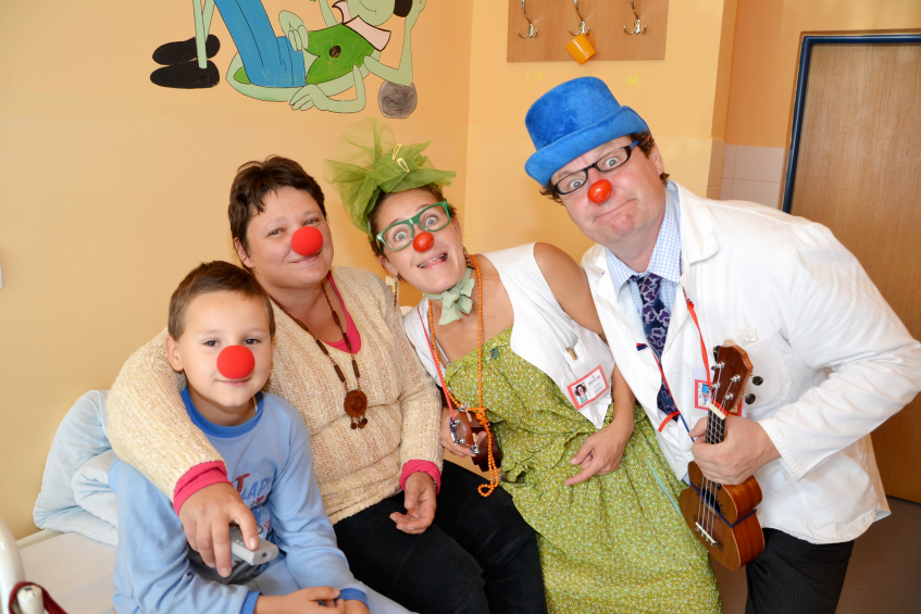 Zdravotní klauni prinášajú smiech deťom do nemocníc už 13 rokov