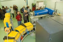 Dnes spustili skúšobnú prevádzku protónového urýchľovača