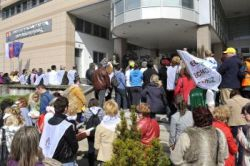 Zdravotníci protestovali pred MZ SR, vstupujú do štrajkovej pohotovosti