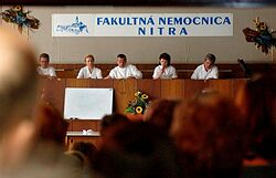 Lekári a sestry Fakultnej nemocnice v Nitre začnú v piatok ráno ostrý štrajk
