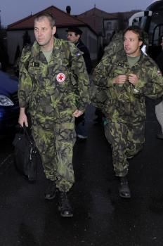 Na Slovensko prišlo pomôcť 25 českých vojenských lekárov
