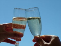 Lekári odporúčajú vítať nový rok len s jedným či dvoma pohármi alkoholu