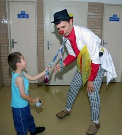 Klauni prinesú deťom opäť niečo navyše