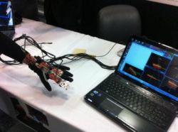 Lacnejšia senzorová rukavica pre pacientov po porážke