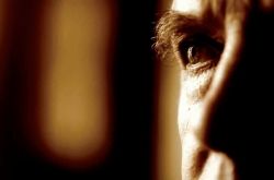 Vekom podmienená degenerácia makuly