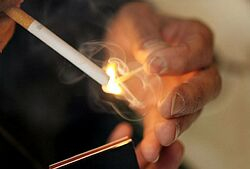 Fajčiari, ktorí chcú s cigaretami prestať, sa môžu obrátiť na linku pomoci