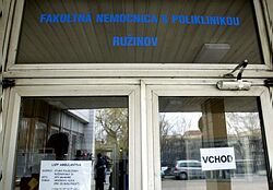 Potičný odmietol kupovanie alebo zastrašovanie lekárov