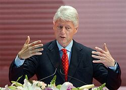 Nadácia Billa Clintona pomôže HIV pozitívnym deťom v Kambodži