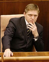 Fico: Štát musí získať kontrolu nad verejnými zdrojmi v zdravotníctve