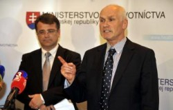 Lekári dnes rokovali s I. Uhliarikom, v hromadných výpovediach pokračujú