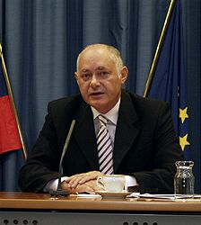 Valentovič navrhuje vytvorenie jednej ZP, súkromné sa majú vyvlastniť