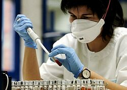 Na vývoji vakcíny proti H5N1 usilovne pracujú vedci v rôznych krajinách sveta
