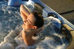 Jacuzzi, masážne bazény, vírivé bazény - aký je v nich rozdiel a pre koho sú určené?