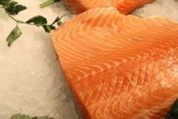 Vitamín D – jesť ryby, slniť sa alebo brať výživové doplnky ?