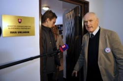 Lekárskym odborom sa nepáči, že Uhliarika naháňajú ako líšku v nore