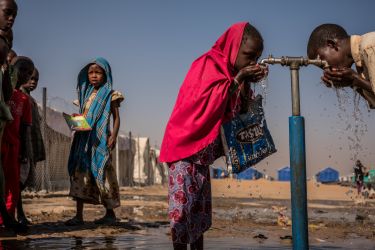 Viac ako 180 miliónov ľudí nemá prístup k pitnej vode v krajinách postihnutých konfliktom alebo nepokojom – UNICEF