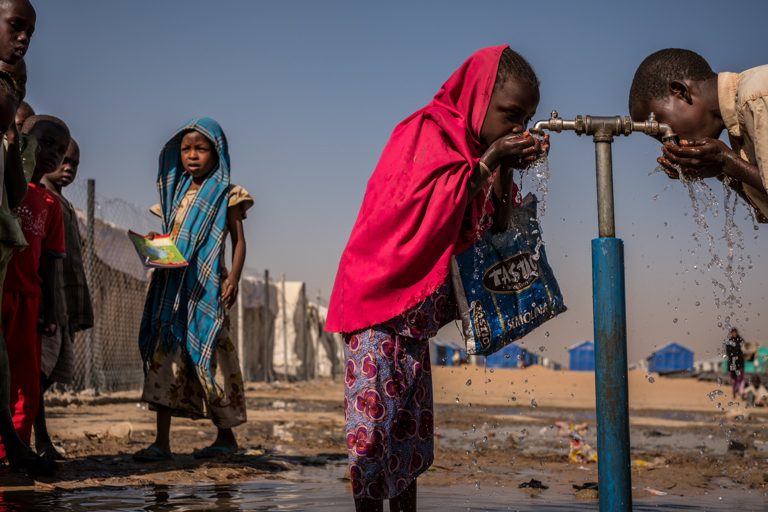 Viac ako 180 miliónov ľudí nemá prístup k pitnej vode v krajinách postihnutých konfliktom alebo nepokojom – UNICEF