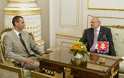 Prezident dnes po prvý raz pracovne prijal ministra zdravotníctva Rašiho