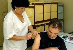 Preočkovanie proti tetanu a záškrtu je povinné, no vakcín nie je dosť