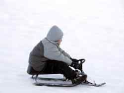 Na sánkovanie detí treba vždy vybrať bezpečný priestor