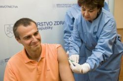 R. Raši vyzval na očkovanie proti novej chrípke politikov i širokú verejnosť