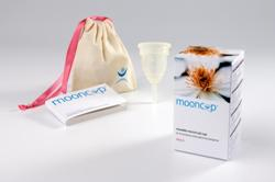 Menštruačný pohárik Mooncup je zdravšou alternatívou tampónov
