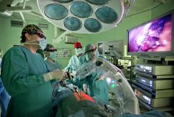 Košickí chirurgovia mali možnosť ako prví lekári na Slovensku vyskúšať revolučnú 3D laparoskopiu