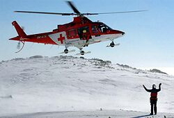 Leteckí záchranári dnes pomáhali v Tatrách zraneným lyžiarom