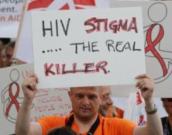 Rakúsko: WHO chce testovať bábätká na HIV už pár týždňov po pôrode