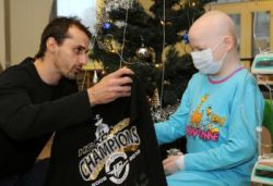 Hokejisti HC Košice navštívili detskú onkológiu, ich fanklub vyzbieral 1500 eur