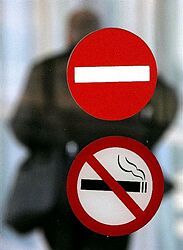 Na bruselskom letisku si už cigaretu nikto nezapáli