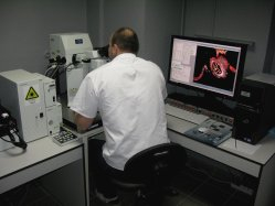 Lekárska fakulta UPJŠ získala špeciálny konfokálny mikroskop