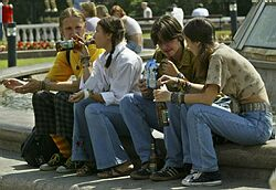 Podľa prieskumu mladí nešportujú, rastie konzumácia alkoholu a drog