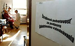 SOZ: Štrajková pohotovosť je reakciou na snahy znižovať mzdy zdravotníkov