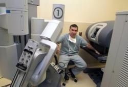 Robot pre operácie štítnej žľazy