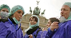 Nemeckí lekári svoj štrajk pritvrdili