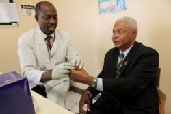 Zimbabwe: Testy na HIV absolvoval aj americký veľvyslanec a známe celebrity