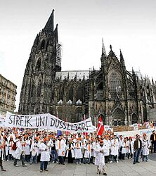 Nemeckí lekári hrozia ultimátom a zostrením štrajku