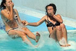 Kúpanie v bazénoch môže ženám spôsobiť nepríjemné problémy