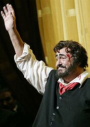 Pavarotti sa v nemocnici rodného mesta naďalej podrobuje lekárskym testom